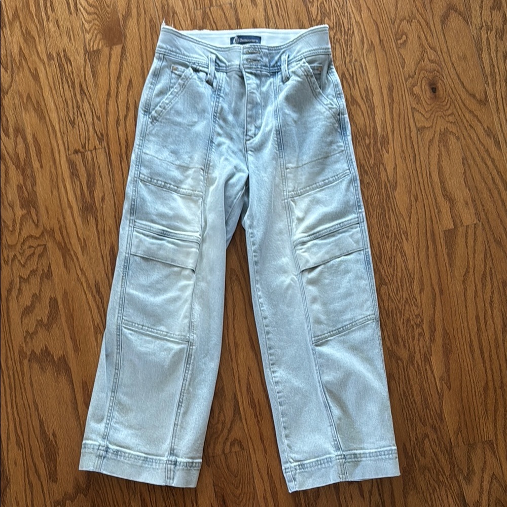 Democracy Light Blue Women’s size 2 Relaxed Jeans barrel style